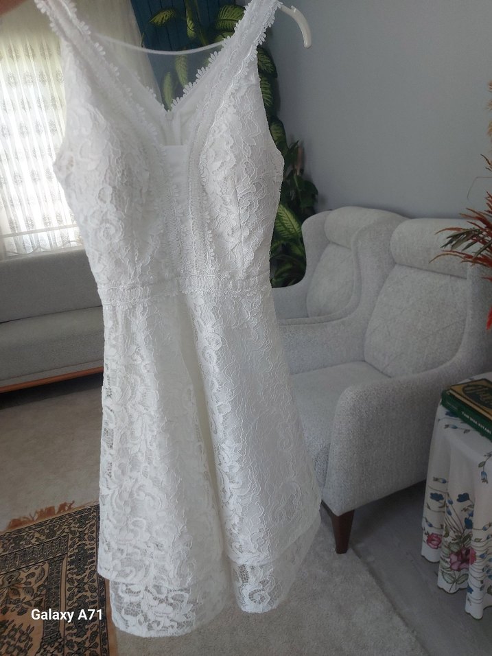 V Yaka Dantelli Midi Beyaz Gelinlik - Görsel 3