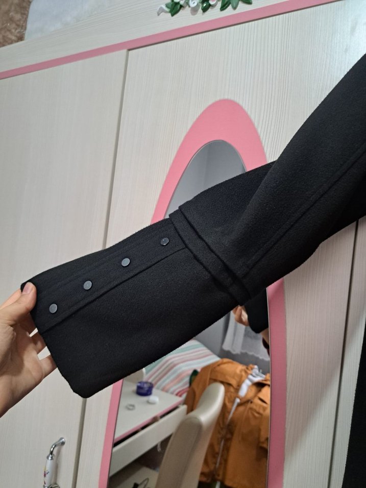 Uzun Siyah Düğmeli Goth Kadın Kaban - Görsel 5