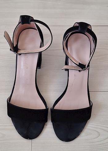 Siyah topuklu ayakkabı - Görsel 5