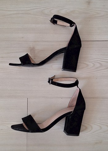 Siyah topuklu ayakkabı - Görsel 4