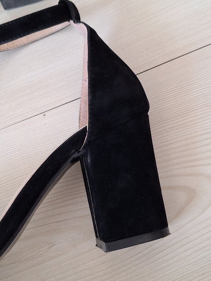 Siyah topuklu ayakkabı - Görsel 3