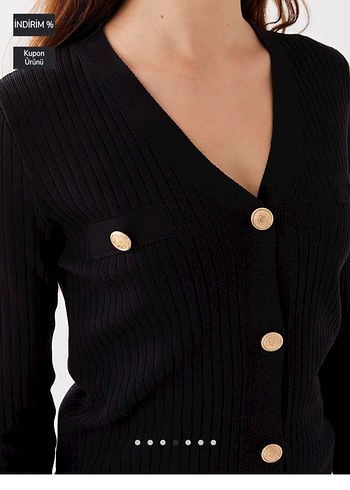 Düğmeli Siyah V Yaka Kadın Hırka - Görsel 3