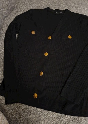 Düğmeli Siyah V Yaka Kadın Hırka - Görsel 2