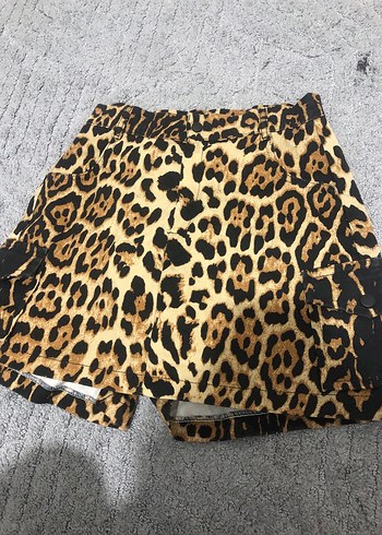 Kahverengi Leopar Desenli Kadın Mini Şort