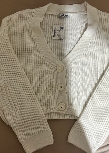 Beyaz V Yaka Örgü Hırka - Görsel 2