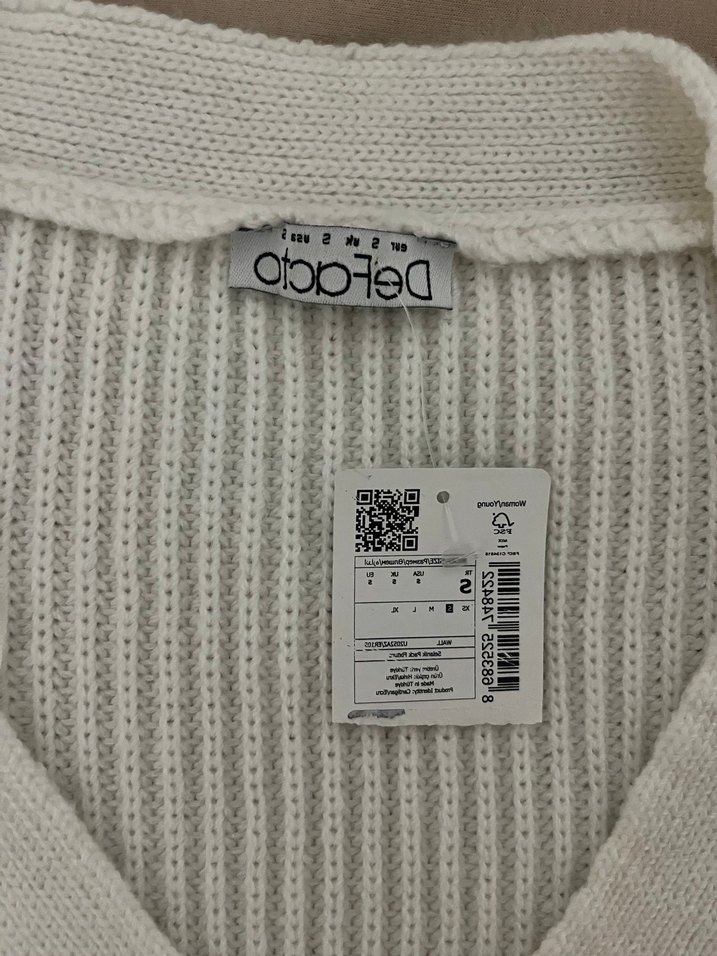 Beyaz V Yaka Örgü Hırka - Görsel 3