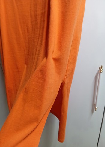 turuncu kısa kol yandan yırtmaçlı elbise - Görsel 6