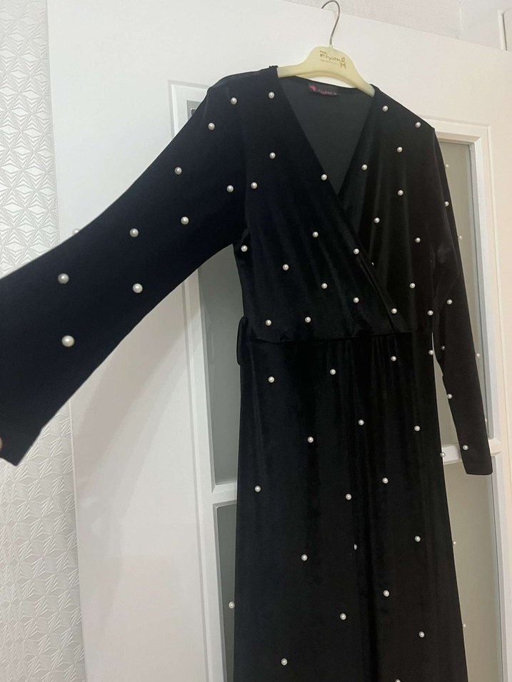 Uzun Kollu Siyah İnci İşlemeli Uzun Elbise - Görsel 3