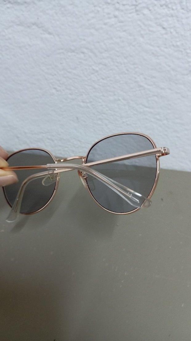 Şeffaf Bej Çerçeveli Gri Kadın Güneş Gözlüğü - Görsel 5