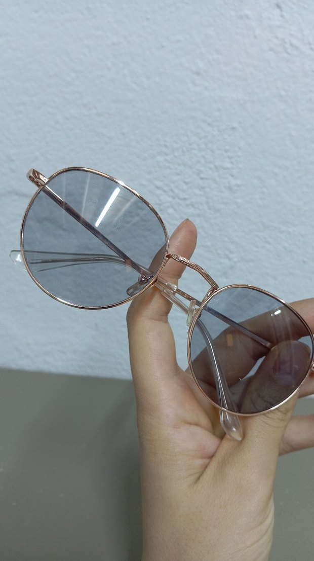 Şeffaf Bej Çerçeveli Gri Kadın Güneş Gözlüğü - Görsel 4