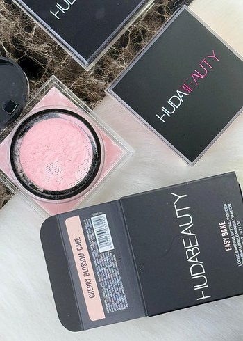 Huda Beauty Pastel Pembe Pudra