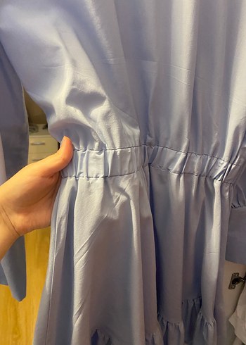 Mavi bel detaylı fırfırlı gömlek - Görsel 4