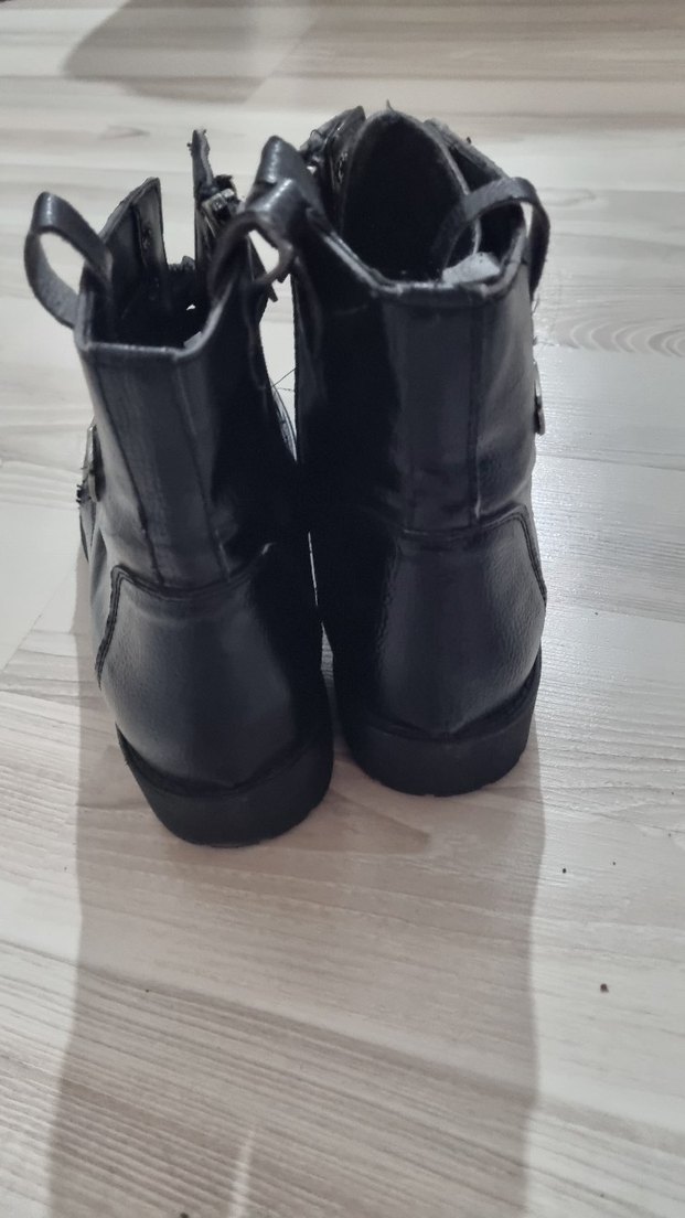 Siyah Bot - Görsel 4