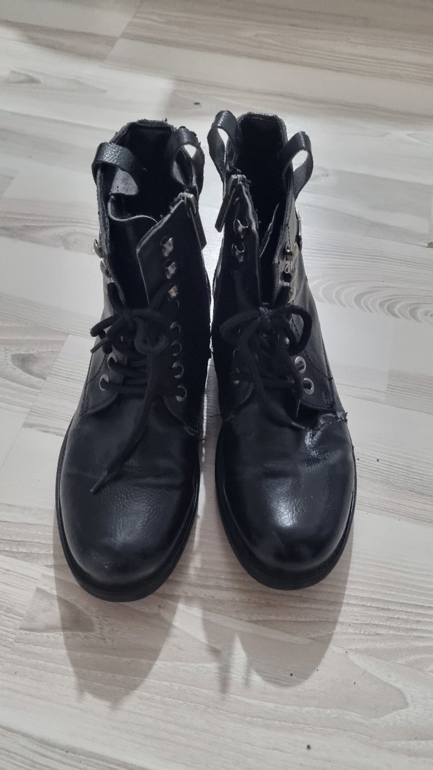 Siyah Bot - Görsel 5