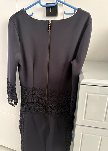 Zincir Detaylı Siyah Midi Elbise - Görsel 5