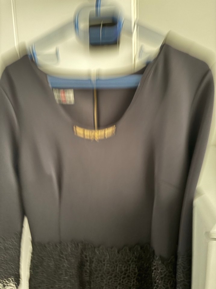 Zincir Detaylı Siyah Midi Elbise - Görsel 4