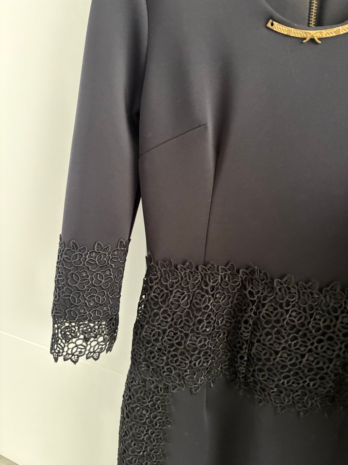 Zincir Detaylı Siyah Midi Elbise - Görsel 3