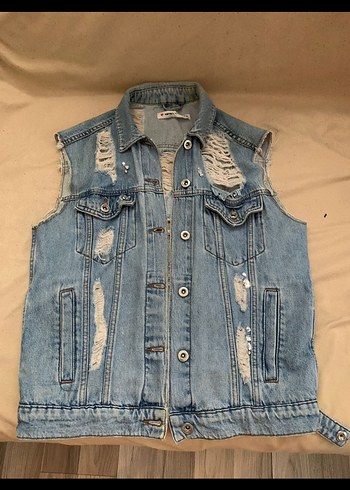 Düğmeli Yırtık Detaylı Kadın Denim Yelek