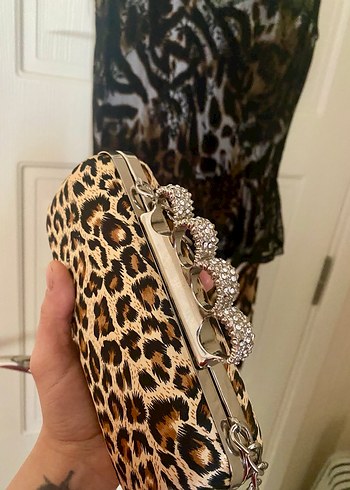 Kadın leopar elbise ve kadın taşlı leopar çanta - Görsel 5