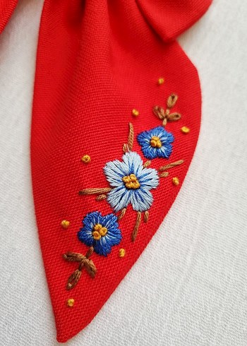 Nakışlı Kırmızı Kumaş Fiyonk Saç Aksesuarı - Görsel 3