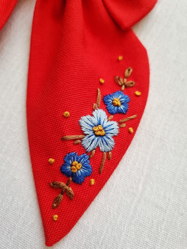 Nakışlı Kırmızı Kumaş Fiyonk Saç Aksesuarı - Görsel 3