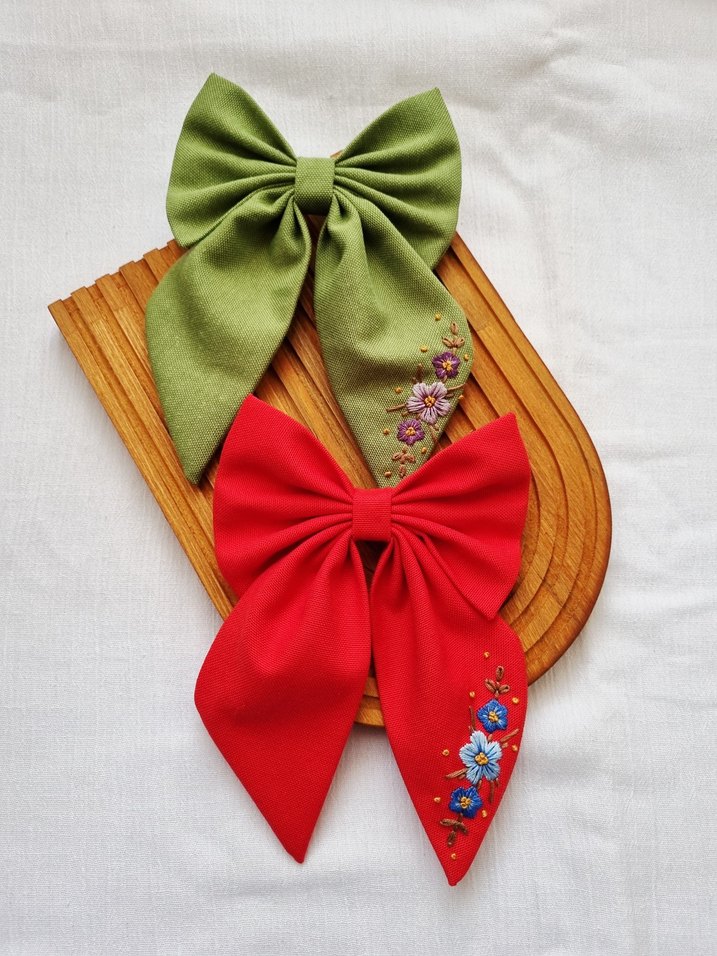 Nakışlı Kırmızı Kumaş Fiyonk Saç Aksesuarı - Görsel 2