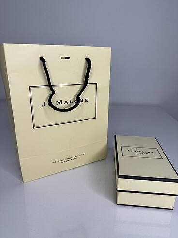 Jo Malone kutu + hediye çantası (boş)