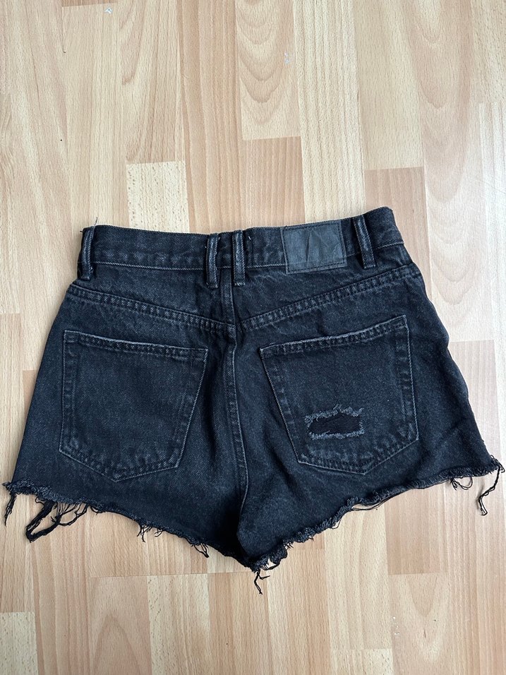 Pull&Bear Distressed Siyah Denim Şort - Görsel 2
