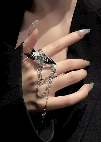 Zincir Detaylı Siyah Yarasa Desenli Gotik Yüzük ( TÜKENDİ ) - Görsel 2