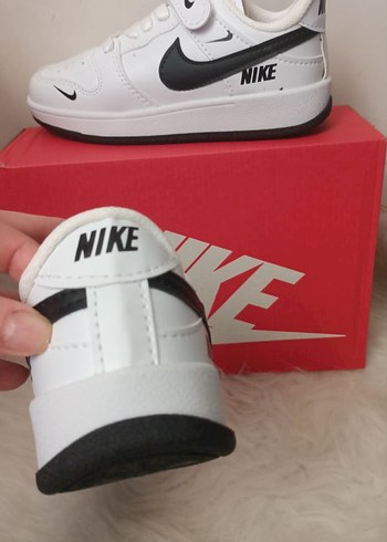 34 Beden Nike çocuk court cirtcirtli beyaz