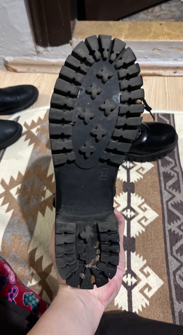 Siyah Bağcıklı Botlar — görsel 3/4