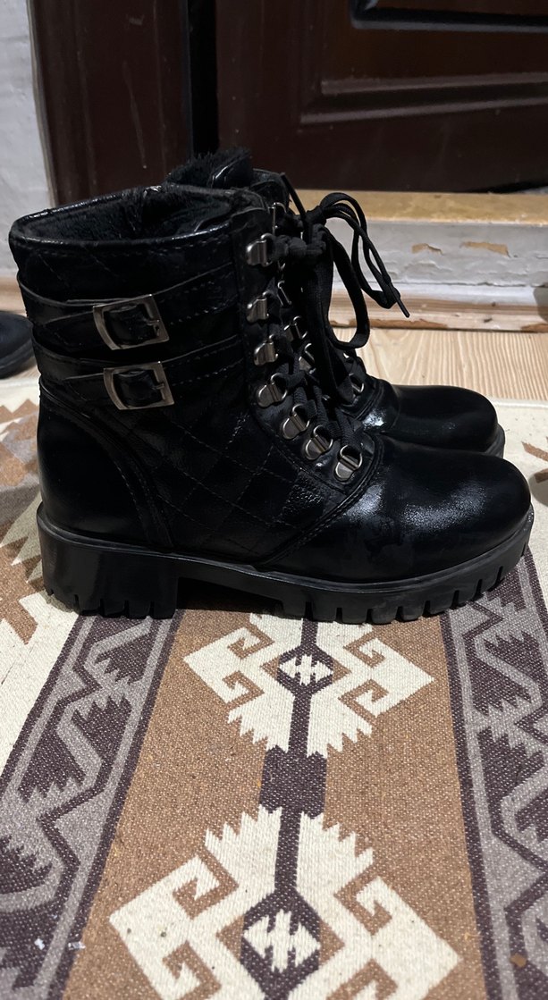 Siyah Bağcıklı Botlar — görsel 2/4