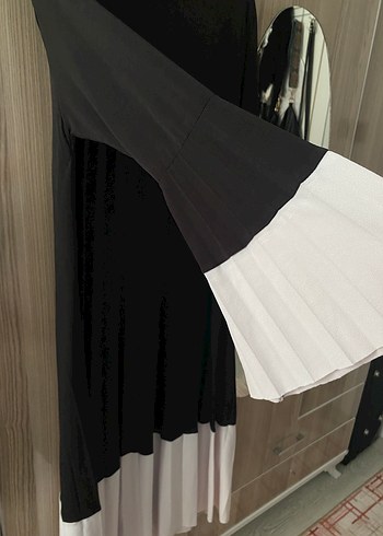 Uzun Kollu Siyah Piliseli Uzun Elbise - Görsel 2