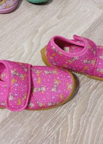 Kız Çocuk Pembe Renkli Cırt Cırtlı Ev Terliği - Görsel 3