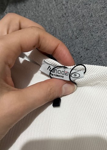 Beyaz Crop Top - Görsel 2