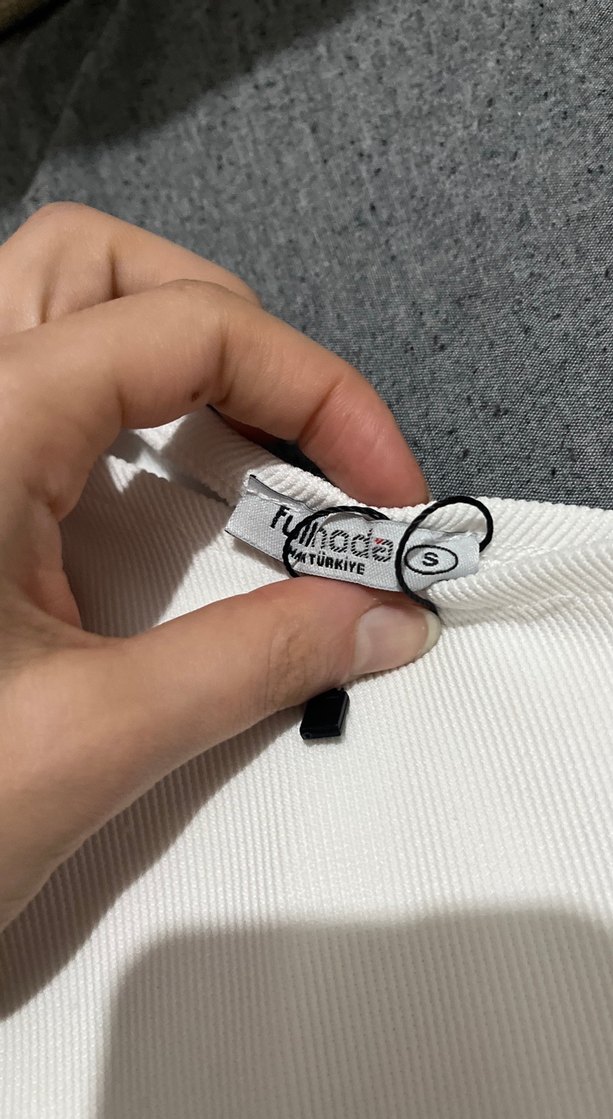 Beyaz Crop Top - Görsel 2