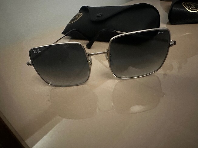 Ray ban