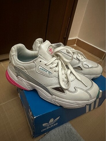 Adidas falcon