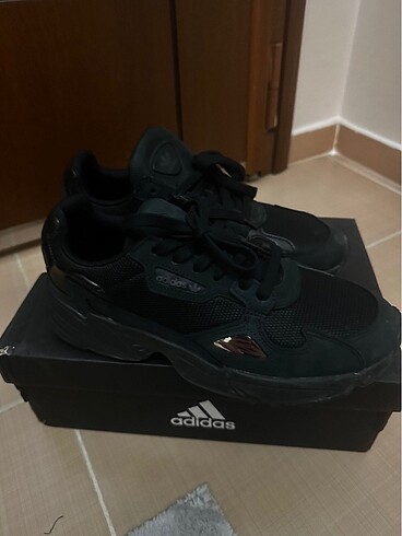 Adidas falcon