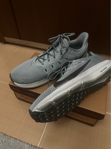 40 Beden Nike spor ayakkabı çok rahat. Orijinal