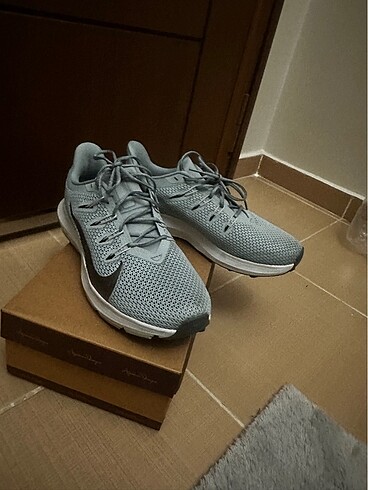 Nike spor ayakkabı çok rahat. Orijinal