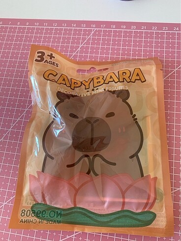 1 capybara figürü 3 hologramlı pc