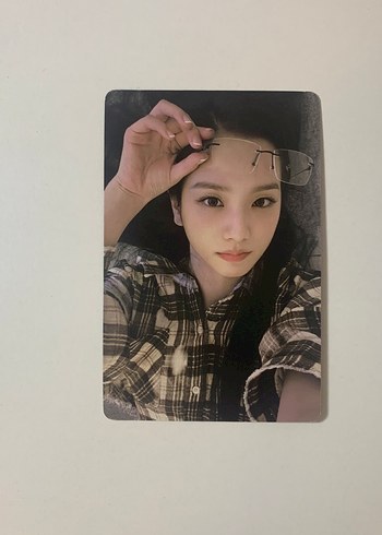 jisoo lomocard iki adet istediğiniz - Görsel 4