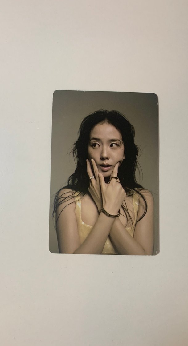 jisoo lomocard iki adet istediğiniz - Görsel 5