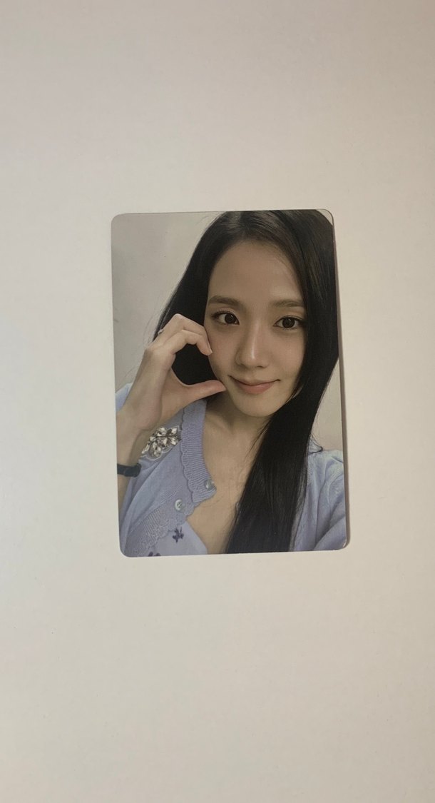 jisoo lomocard iki adet istediğiniz - Görsel 3