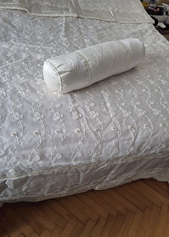 İşlemeli Beyaz Yatak Örtüsü - Görsel 4