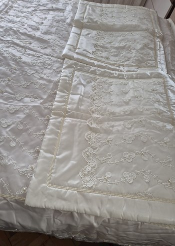 İşlemeli Beyaz Yatak Örtüsü - Görsel 7