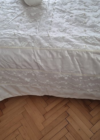 İşlemeli Beyaz Yatak Örtüsü - Görsel 8