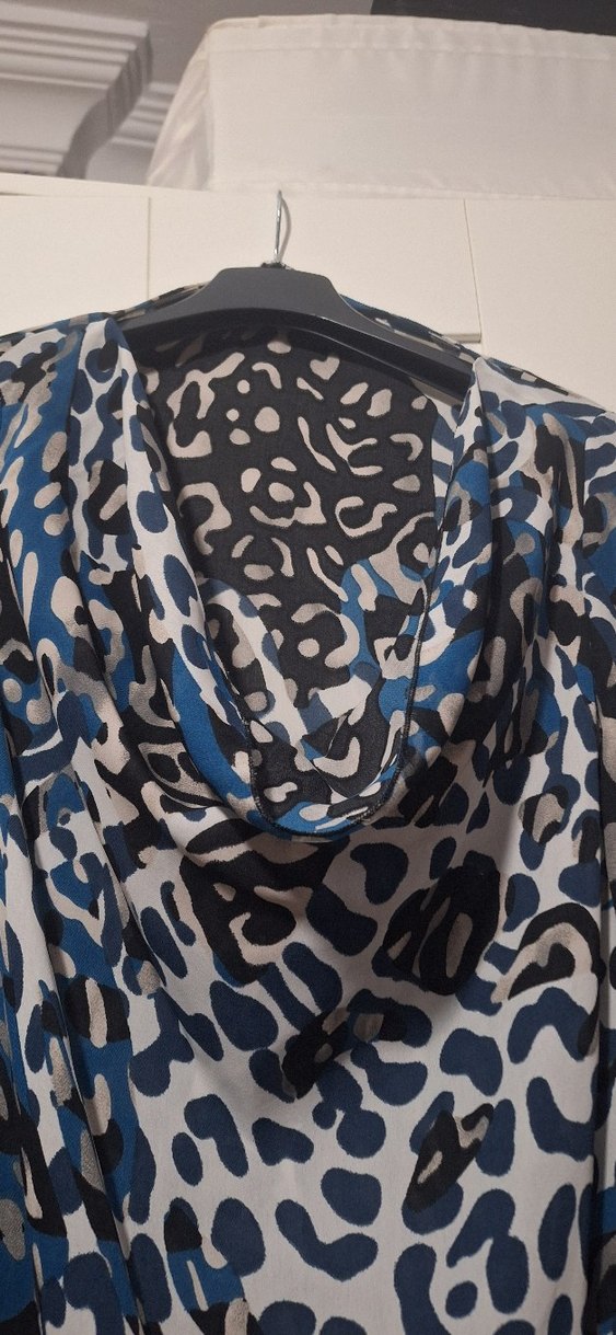 Mavi Desenli Uzun Kollu Degaje Yaka Bluz - Görsel 3