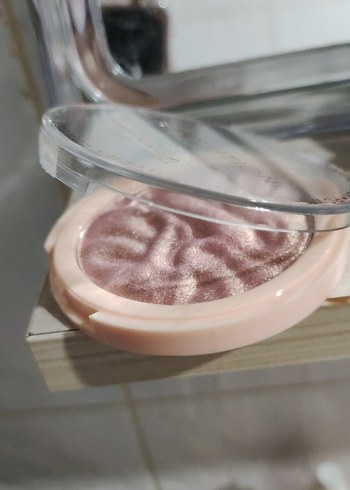 Bej Işıltılı Pudra Aydınlatıcı - Görsel 4